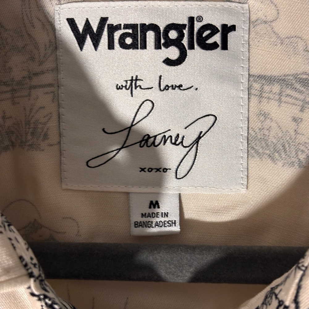 Wrangler Lainey Wilson Western Shirt - Picture 2 of 3